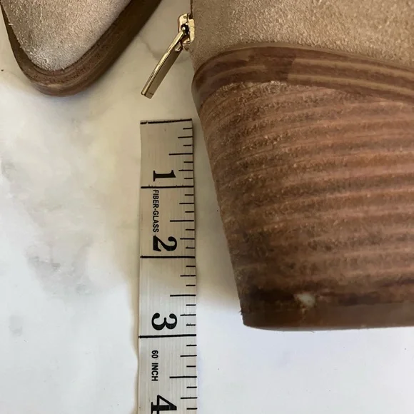 VINCE CAMUTO Reggie Tan Suede Pointed Toe Heeled Ankle Booties Size 6 - Picture 10 of 10